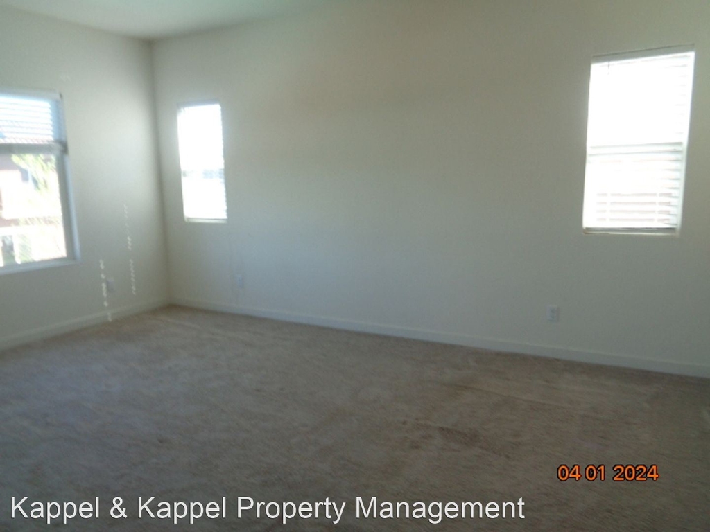 1075 Johns Hopkins Ct - Photo 14