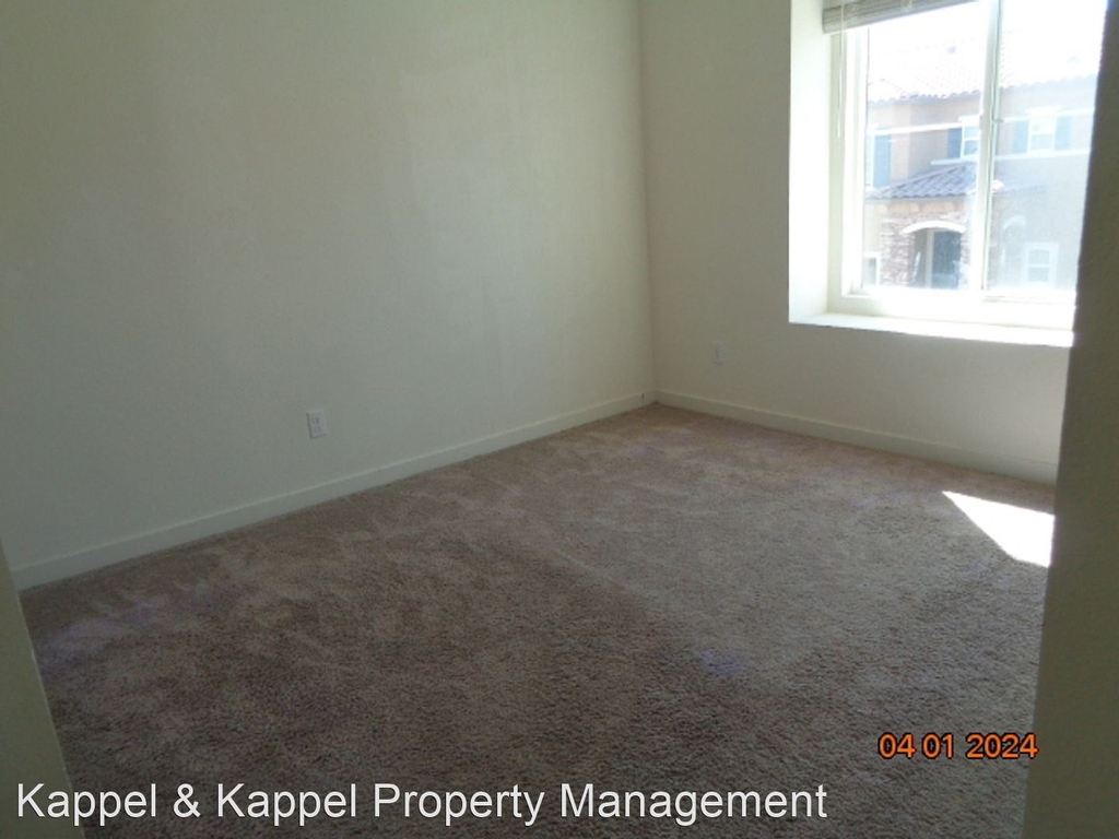 1075 Johns Hopkins Ct - Photo 7