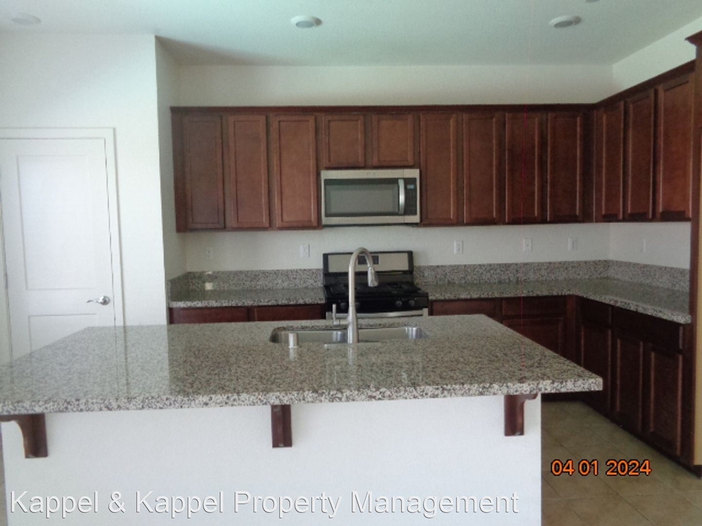 1075 Johns Hopkins Ct - Photo 2