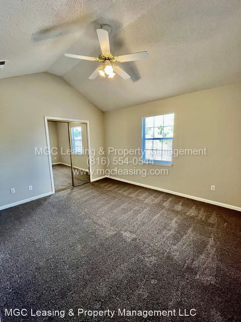 1009 Ne Whispering Winds Cir - Photo 6