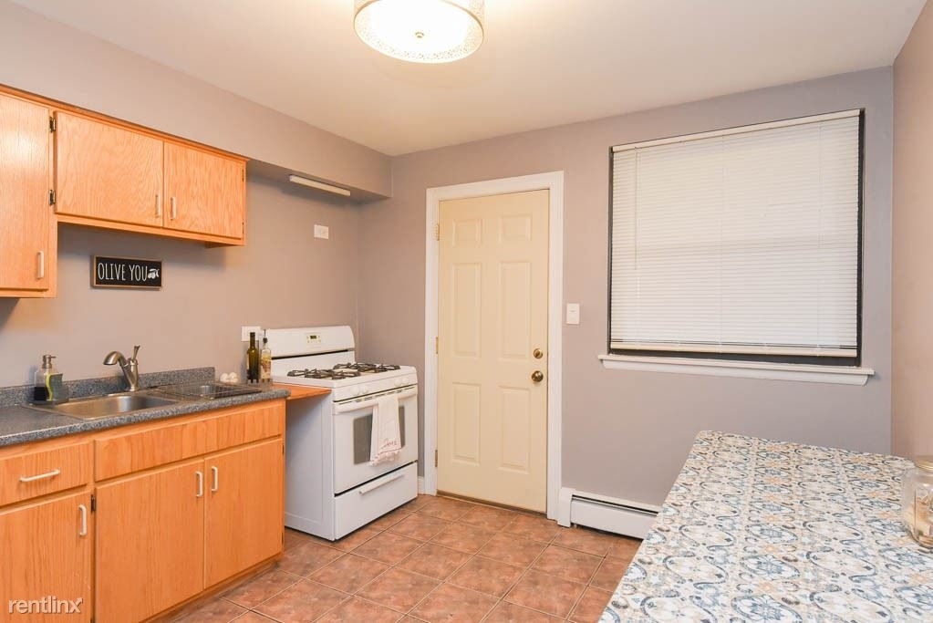 1600 W Jarvis, Unit B-6 - Photo 1