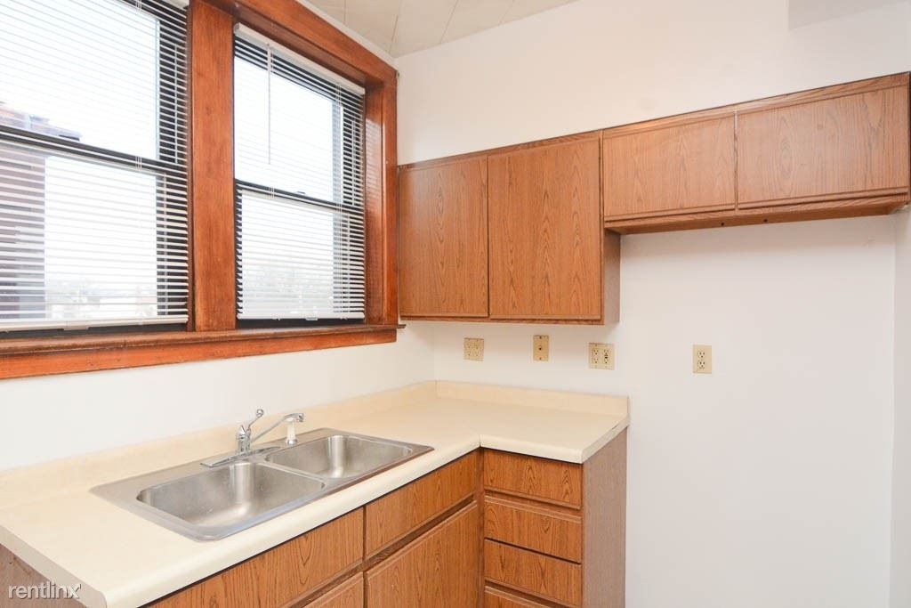 3615 N. Paulina, Unit B-6 - Photo 2