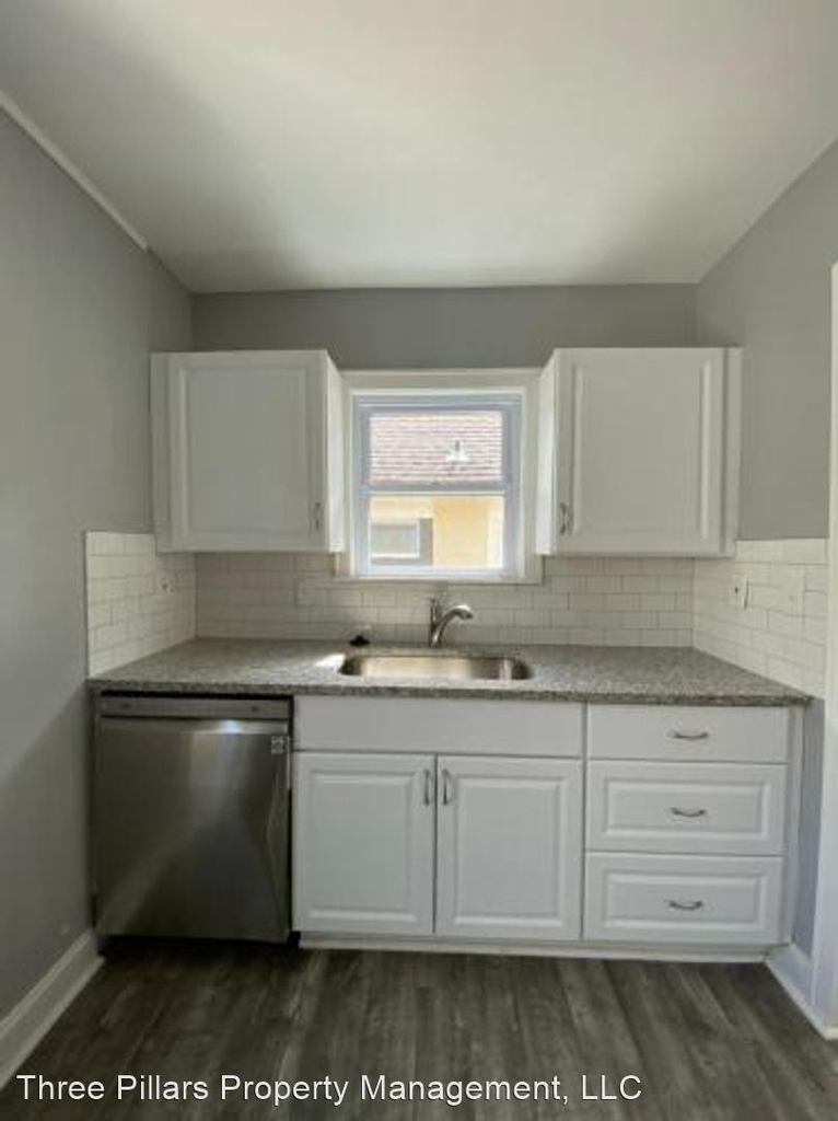 1803 S Hawthorne Ave - Photo 1