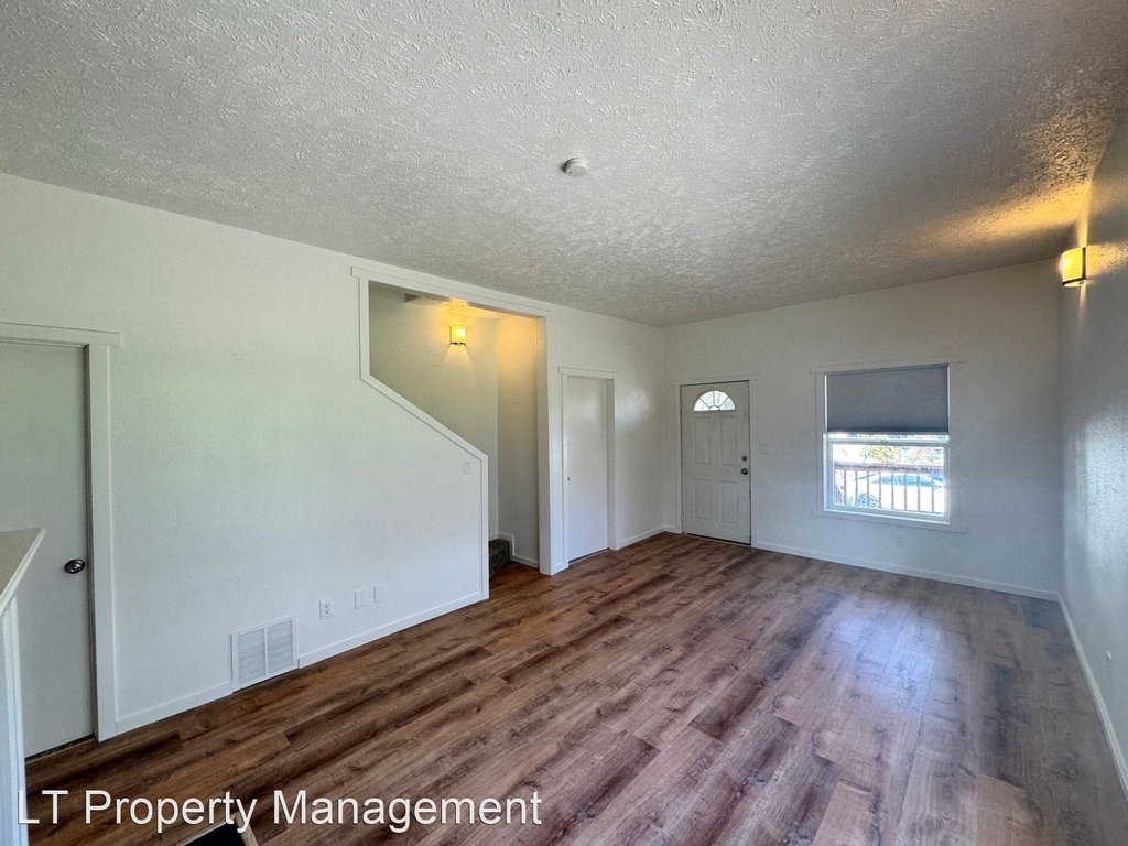 1332 East 29th Avenue - Photo 2