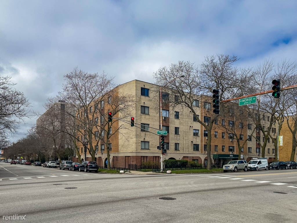 6954 N. Sheridan, Unit A504 - Photo 0