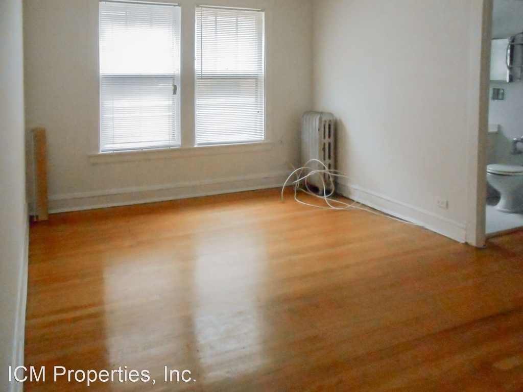 512 W. Cornelia Ave. - Photo 2