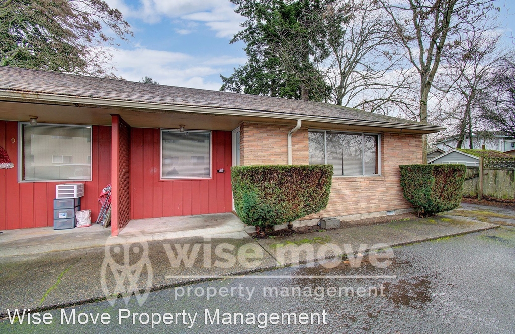 2605 E Mill Plain Blvd - Photo 0