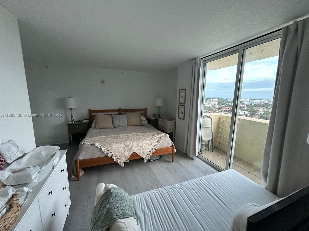 3000 Coral Way - Photo 8