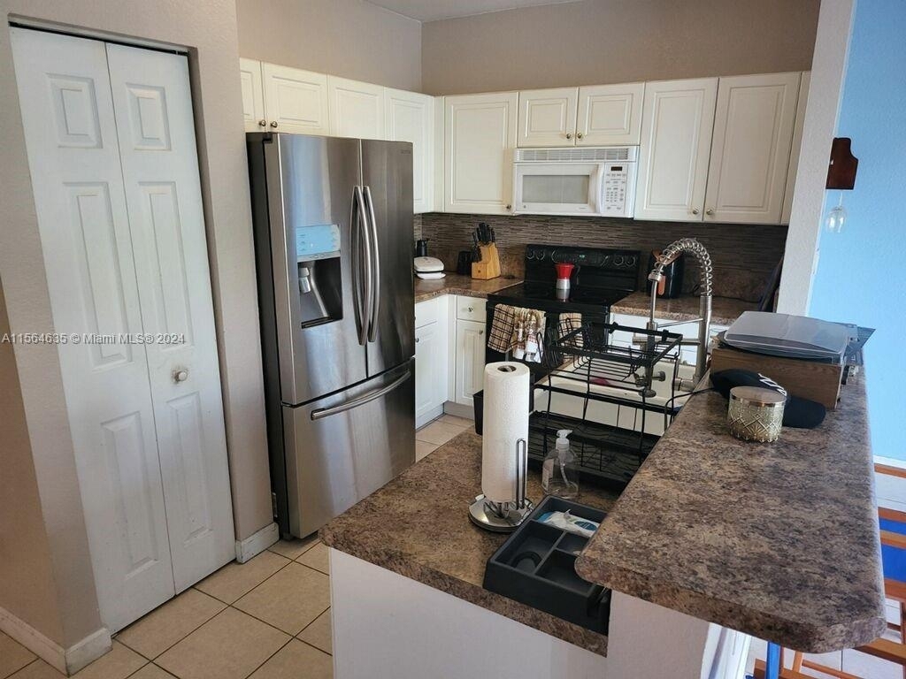 1057 Ne 42nd Ave - Photo 2