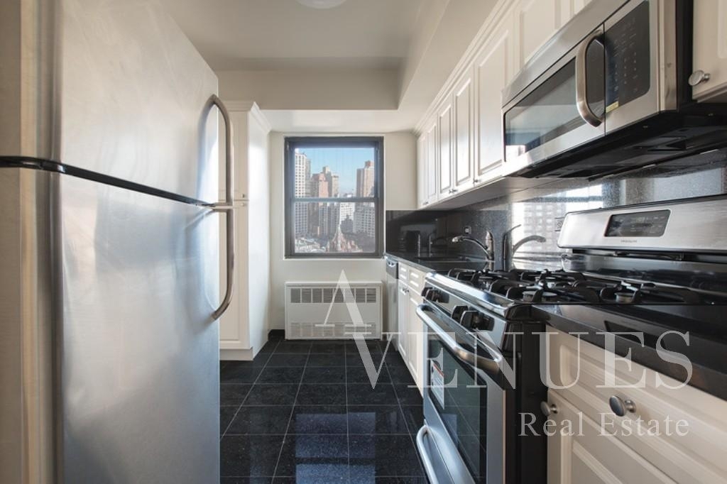 East 86th Street - Photo 10