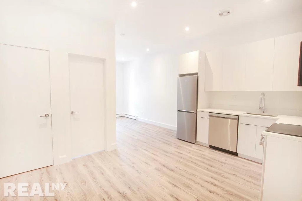 1452 Myrtle Avenue - Photo 1