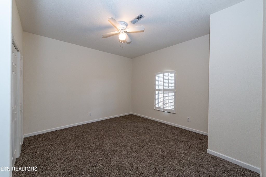 240 Royal Oaks Drive - Photo 21