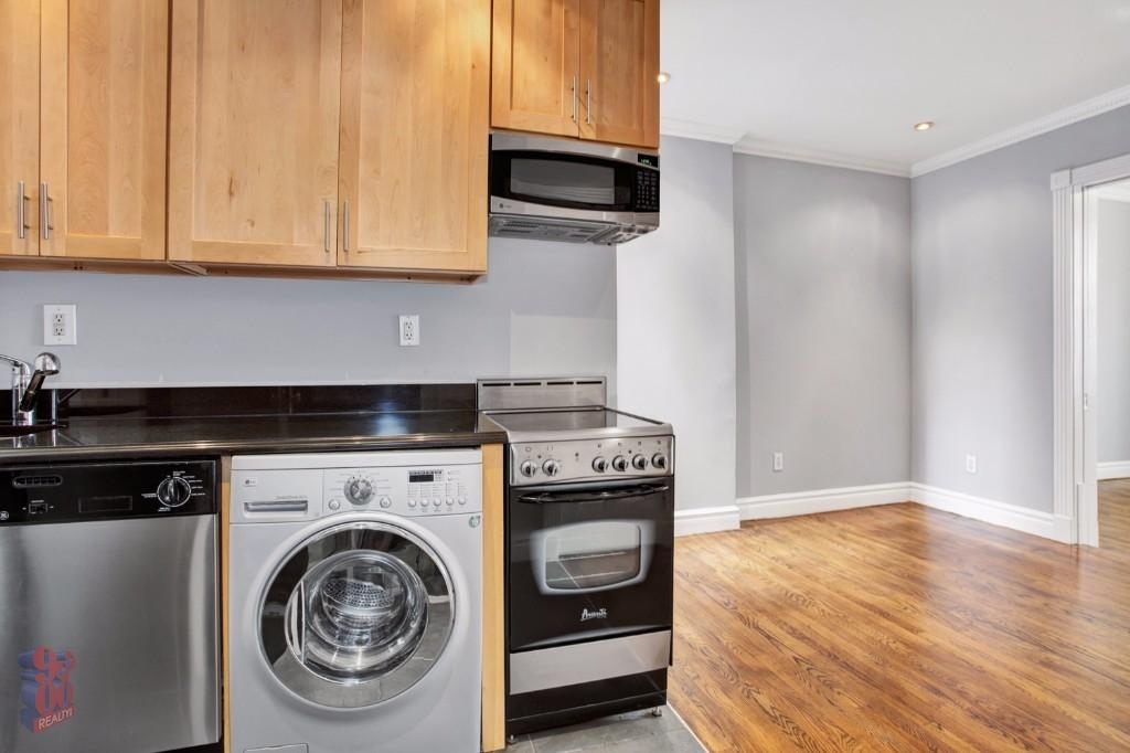 Copy of 210 East 25th Street, Unit 4re - Photo 1