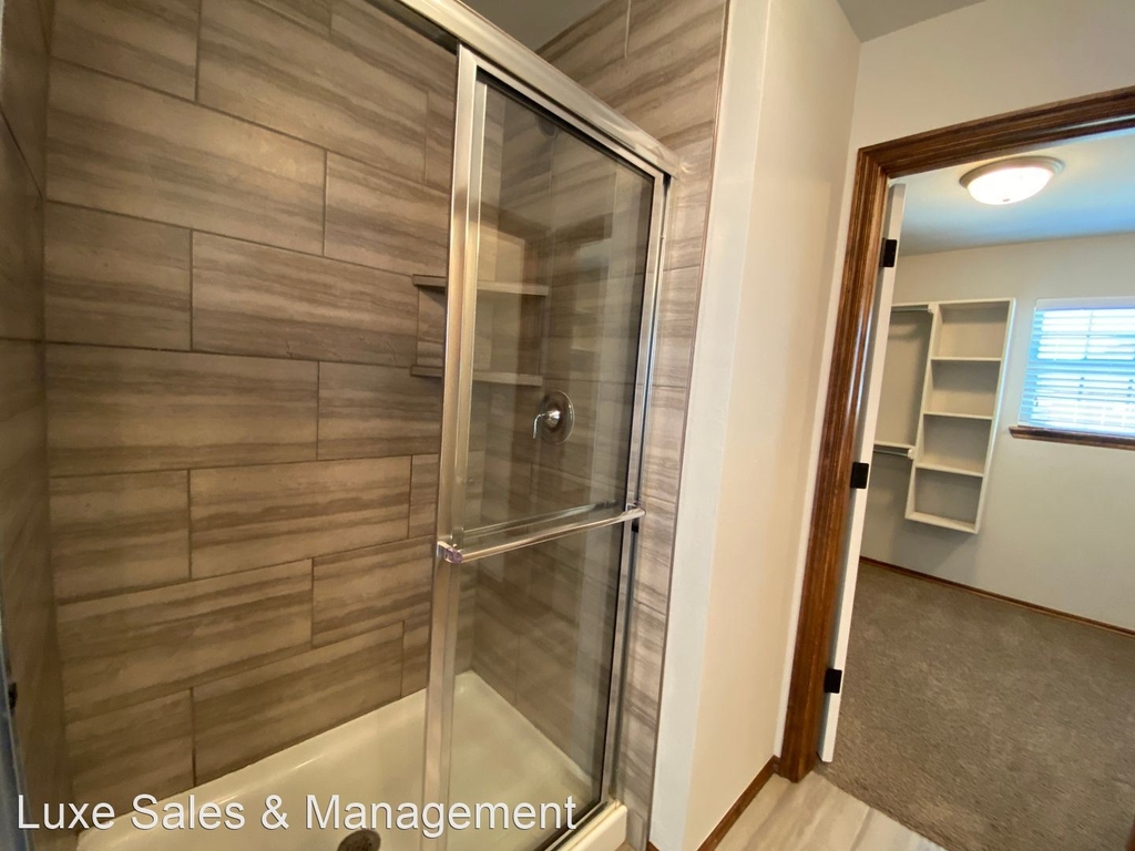 417 Charles Court - Photo 20