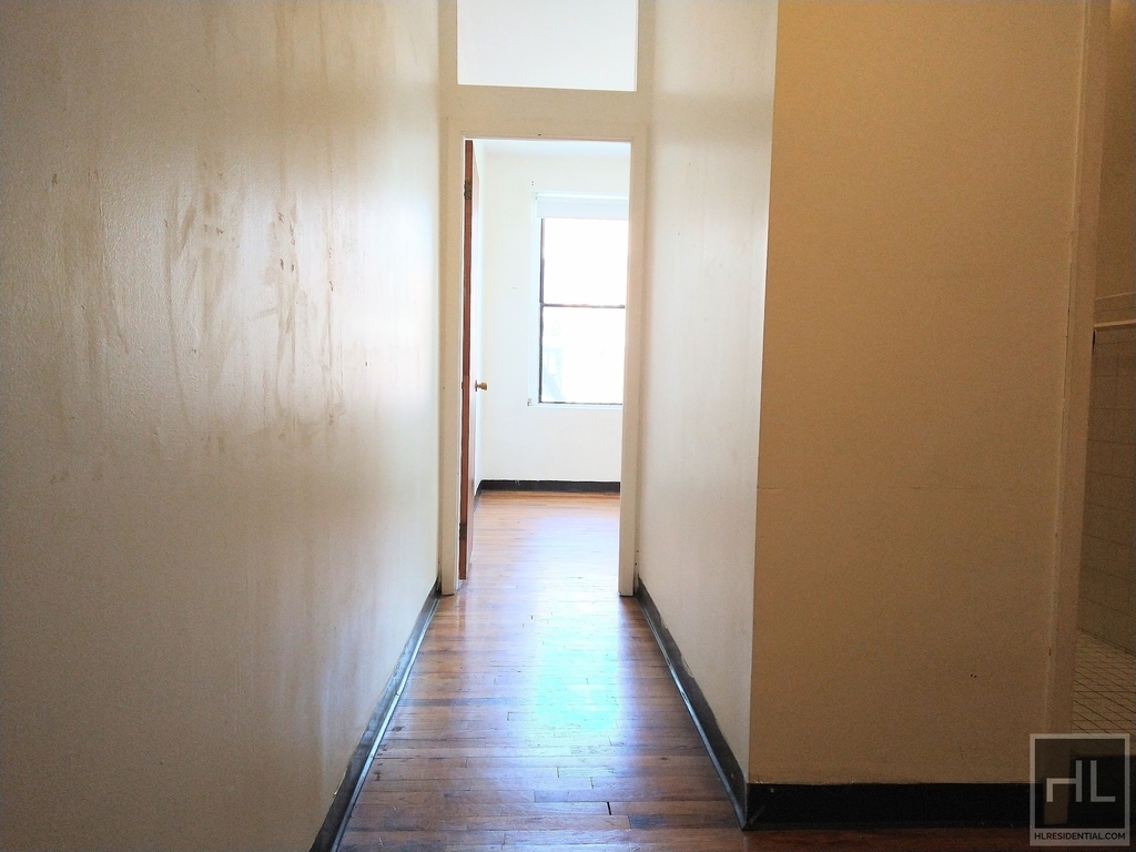 East 9th Street - Photo 2