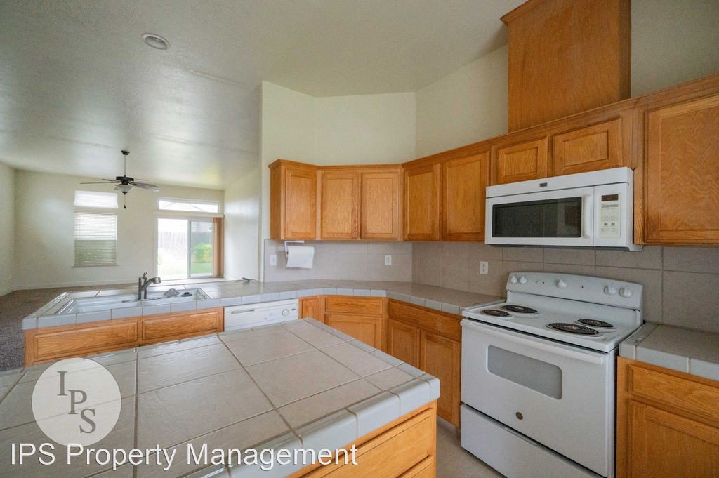 5868 W. Pico Ave. - Photo 6