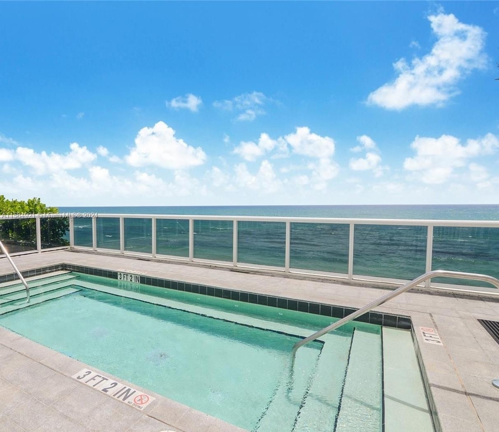 15901 Collins Ave - Photo 37