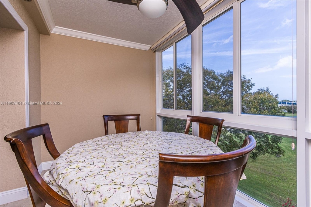 1040 Country Club Dr - Photo 23