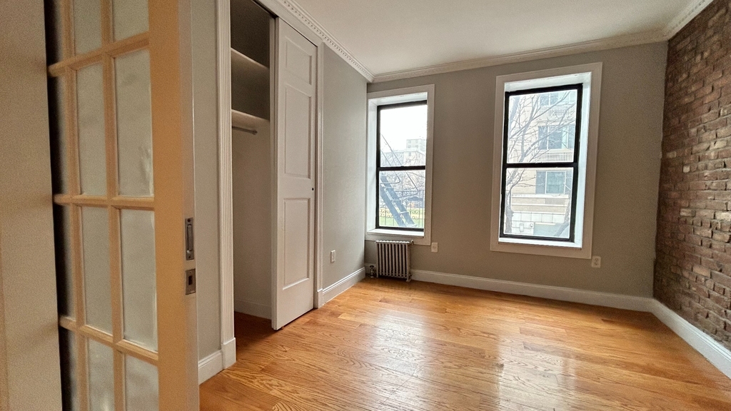 Renovated 3 bedroom apartment on East 100th Street - Photo 0