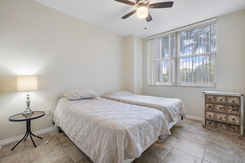 700 E Boynton Beach Boulevard - Photo 17