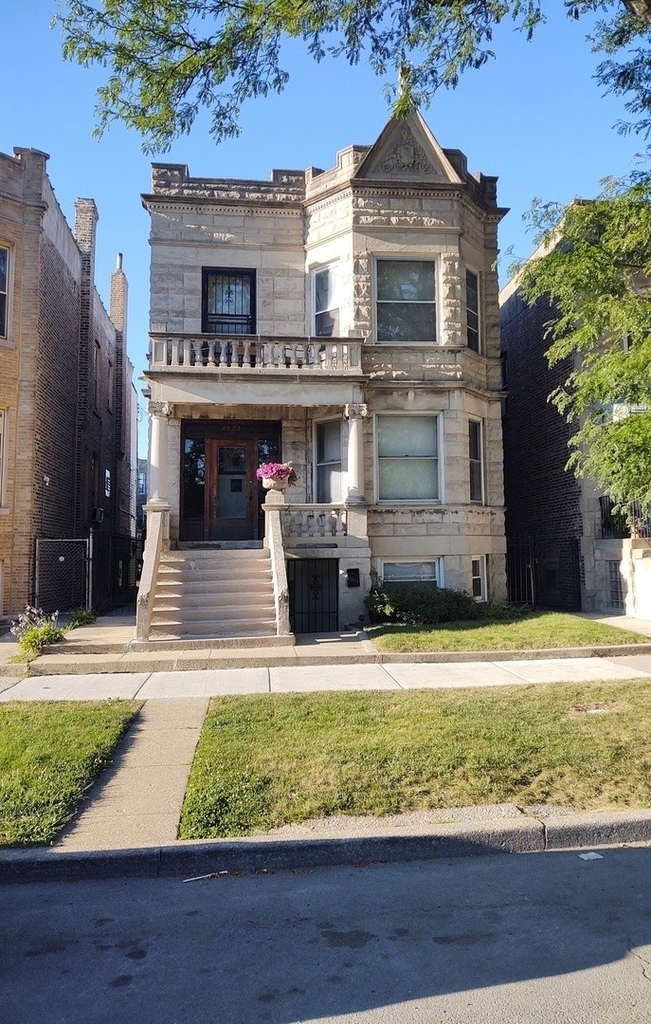 4024 W Cermak Road - Photo 0