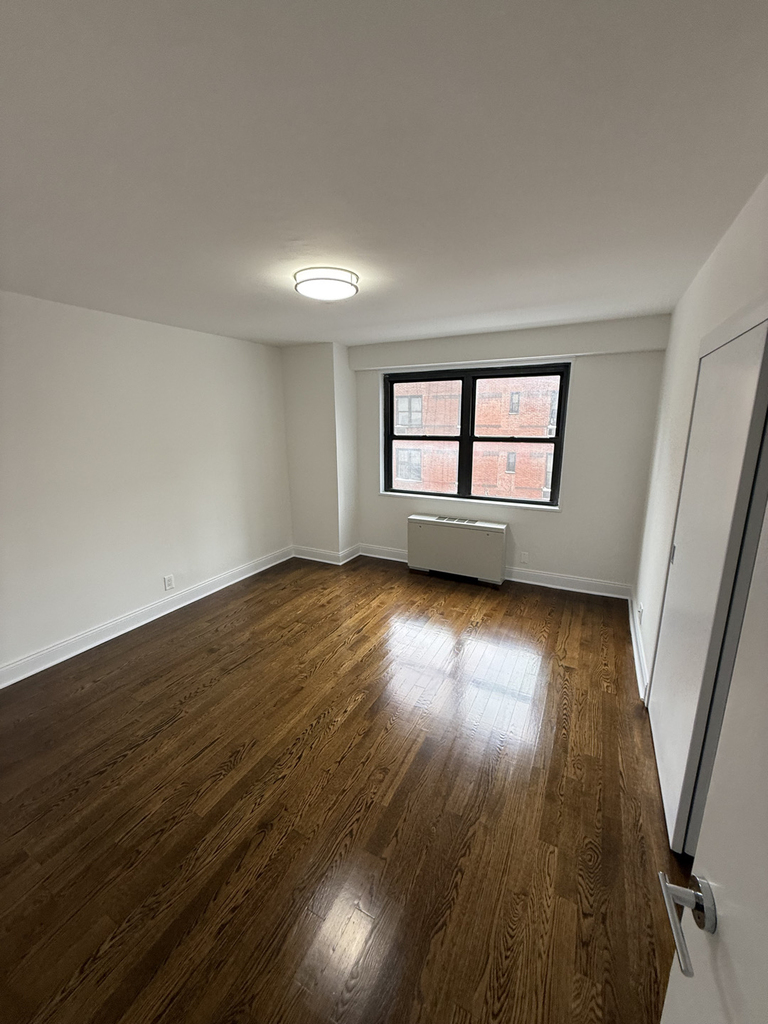 96 5th Avenue - Photo 3