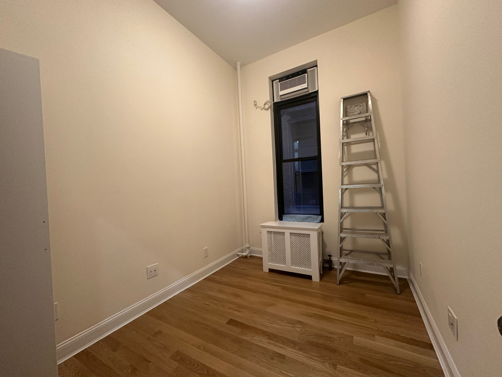 130 East 24th Street - Photo 8