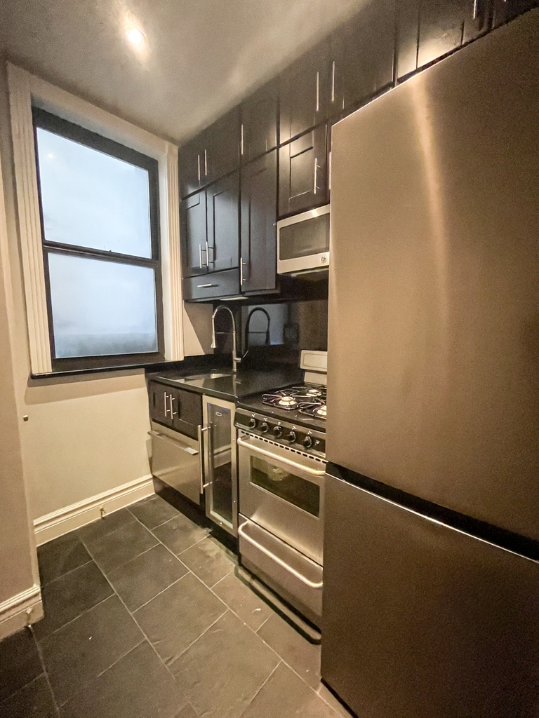 221 East 23rd Street - Photo 6