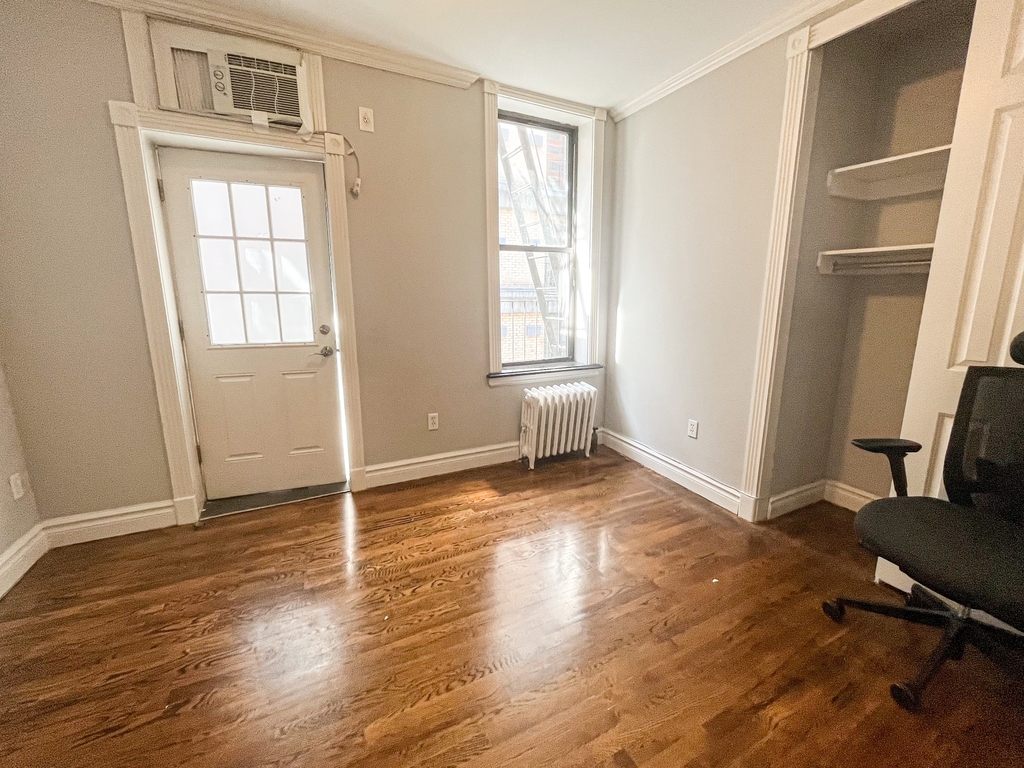 210 East 25th Street - Photo 3