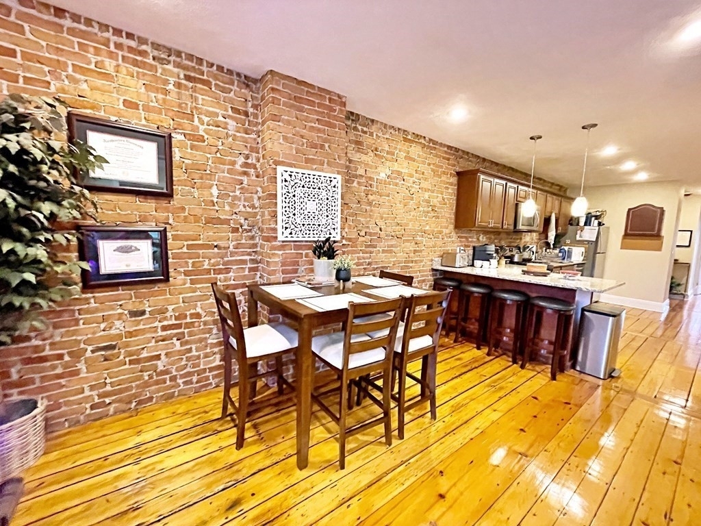 28 Beacon St - Photo 3