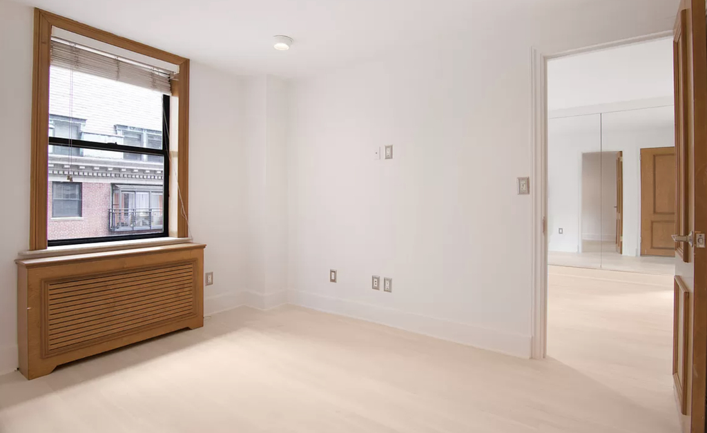 West 58th - Photo 9