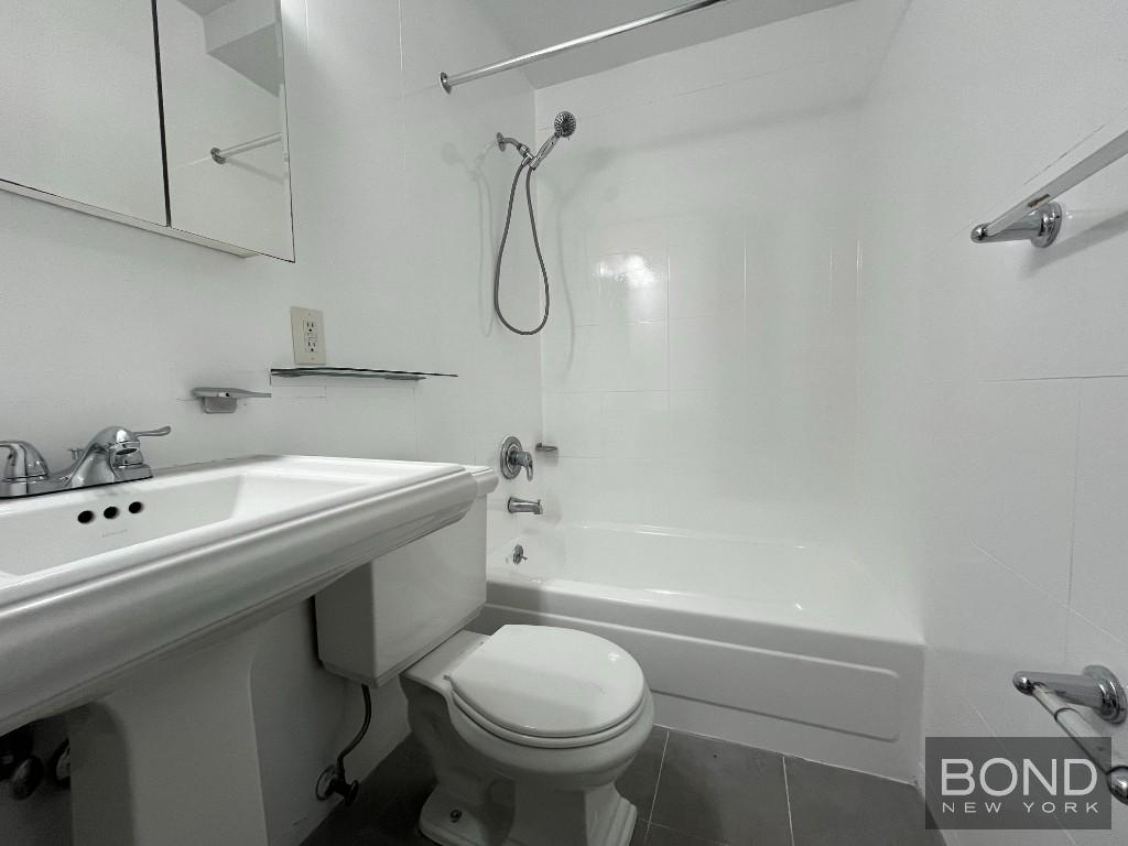 346 East 18th Street - Photo 7