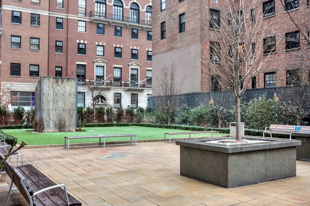 East 70th Street - Photo 12