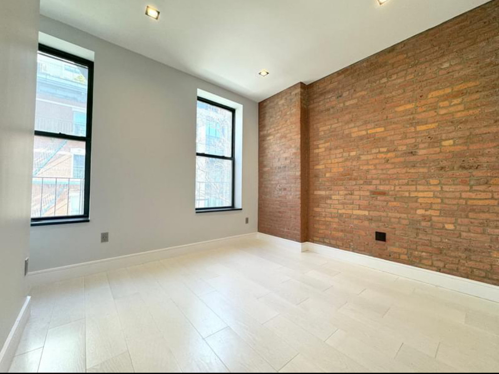 204 East 13th Street - Photo 4