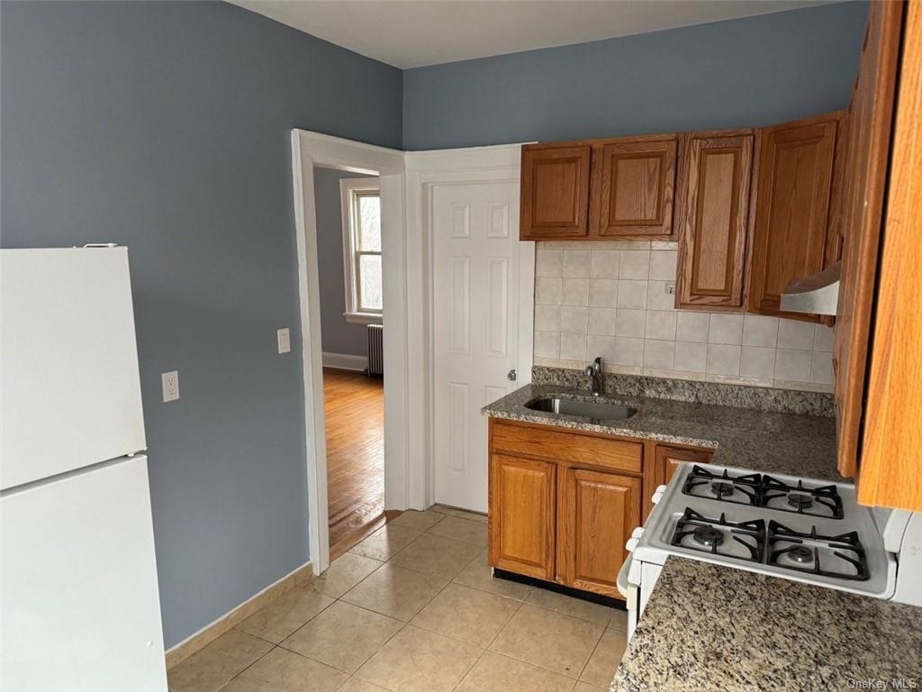 594 Yonkers Avenue - Photo 2