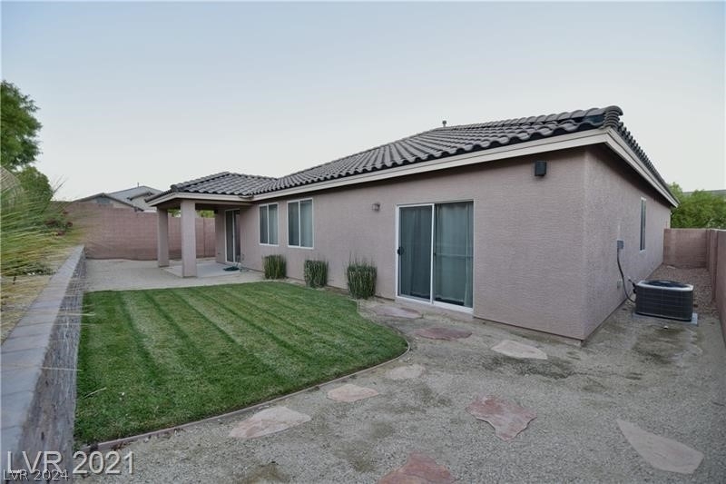 7129 Silver Ridge Peak Street - Photo 35