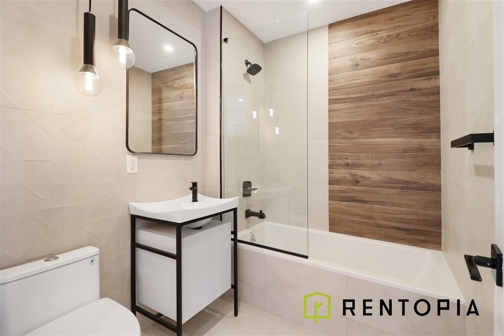 302 Graham Avenue - Photo 3