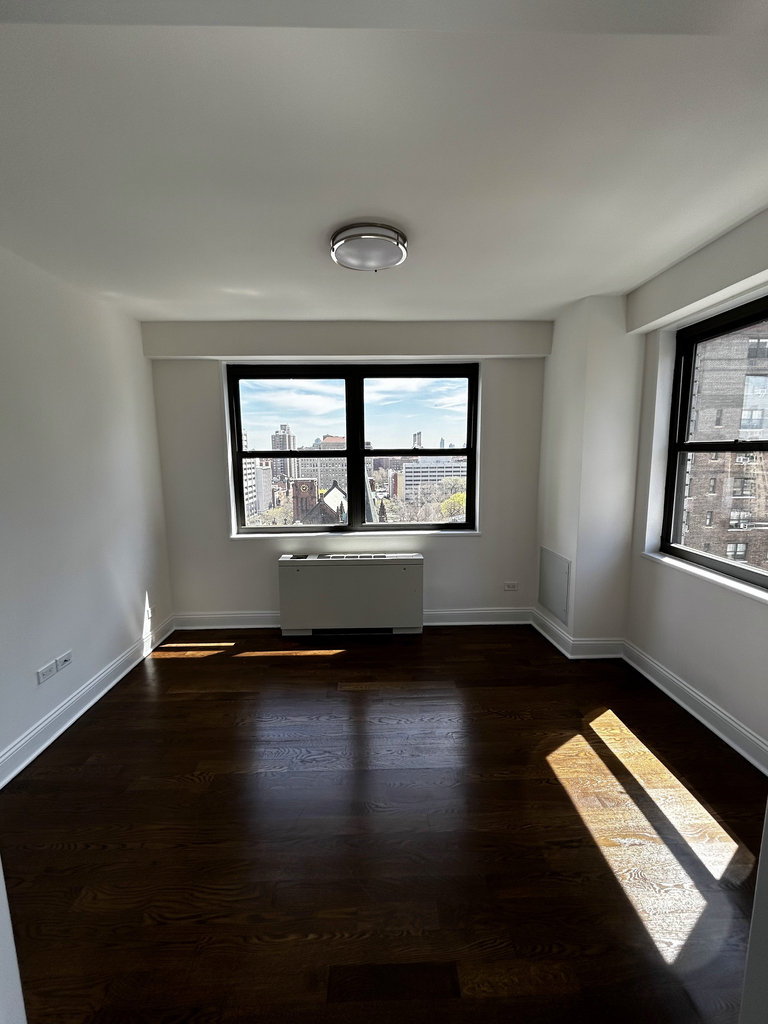 145 East 16th Street - Photo 9