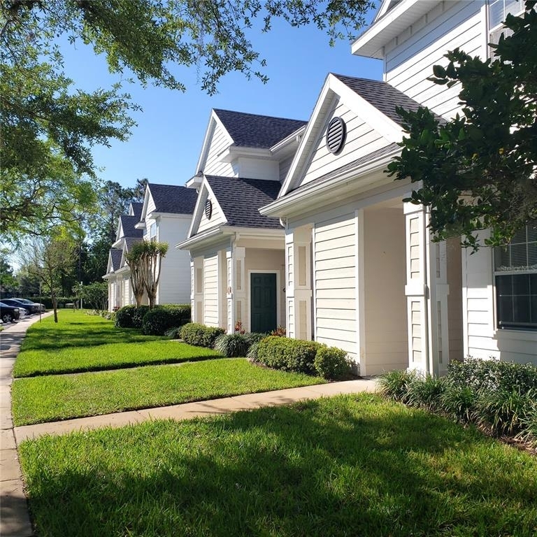 330 Southern Pecan Circle - Photo 0