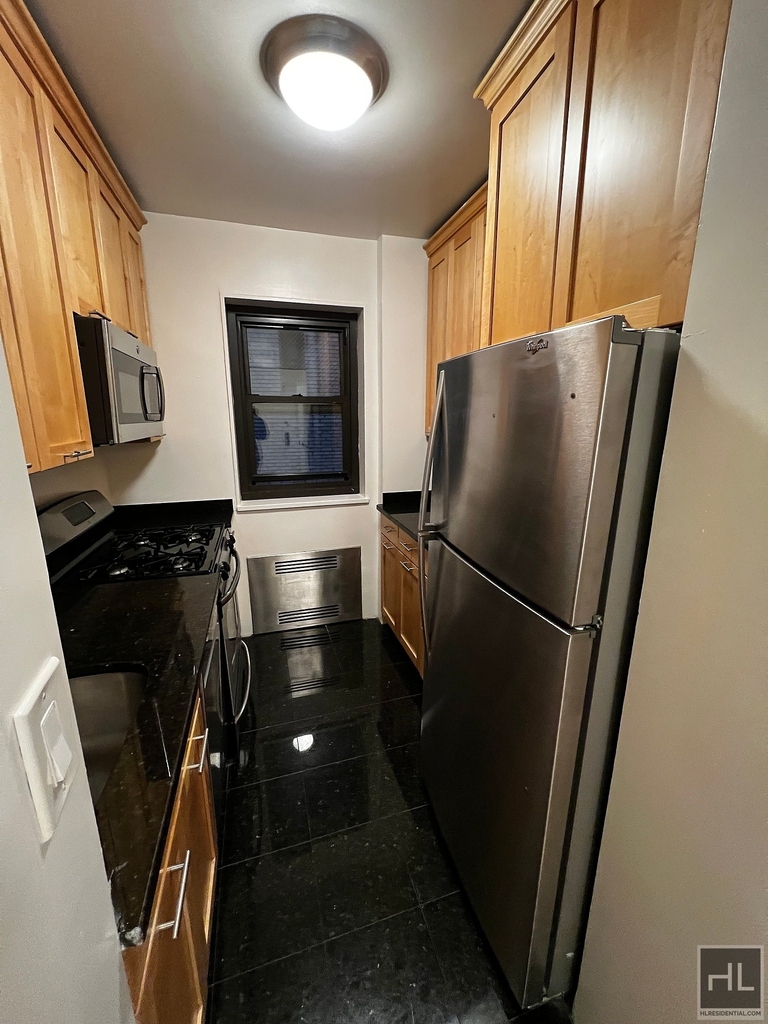 East 55 Street - Photo 7