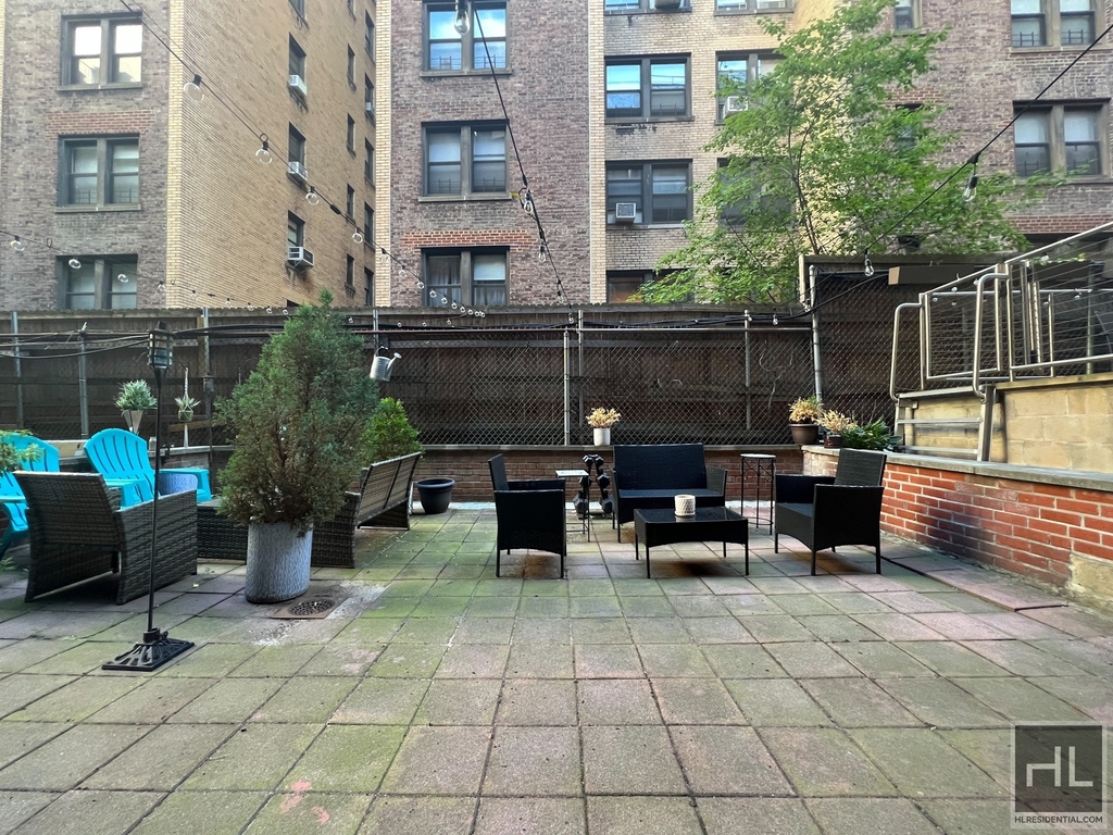 East 84 Street - Photo 2