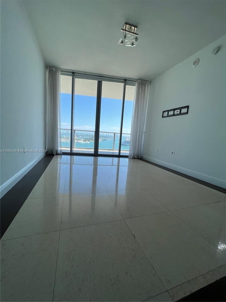 1100 Biscayne Blvd - Photo 9