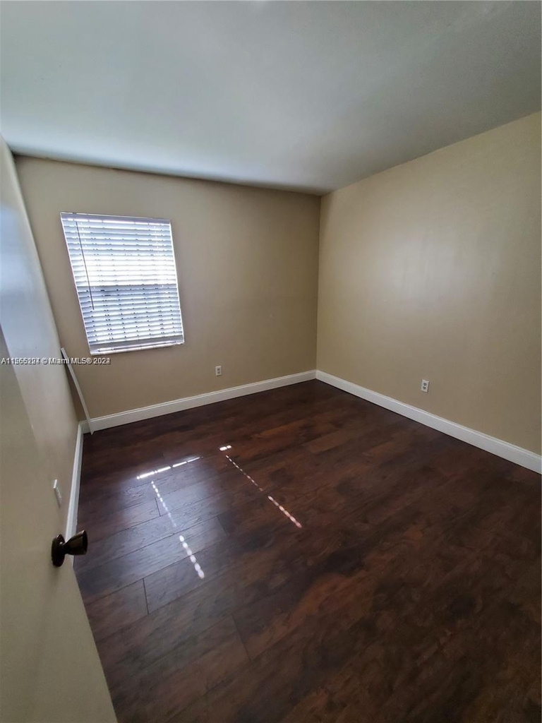 20309 Nw 27th Pl - Photo 4