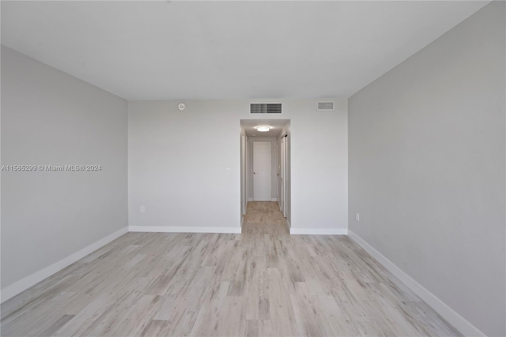 5001 Collins Ave - Photo 26