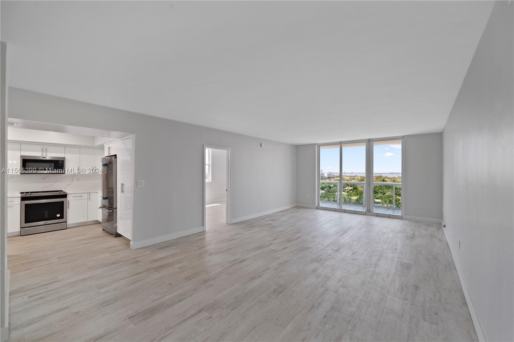 5001 Collins Ave - Photo 17