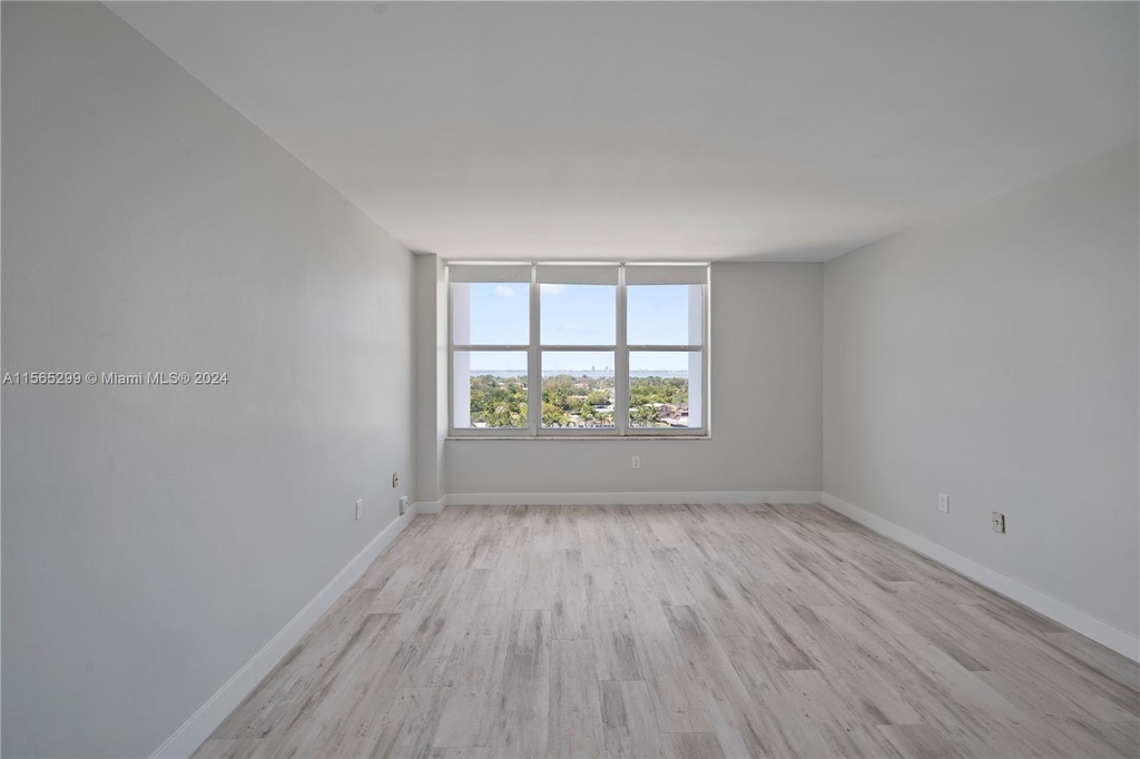 5001 Collins Ave - Photo 21