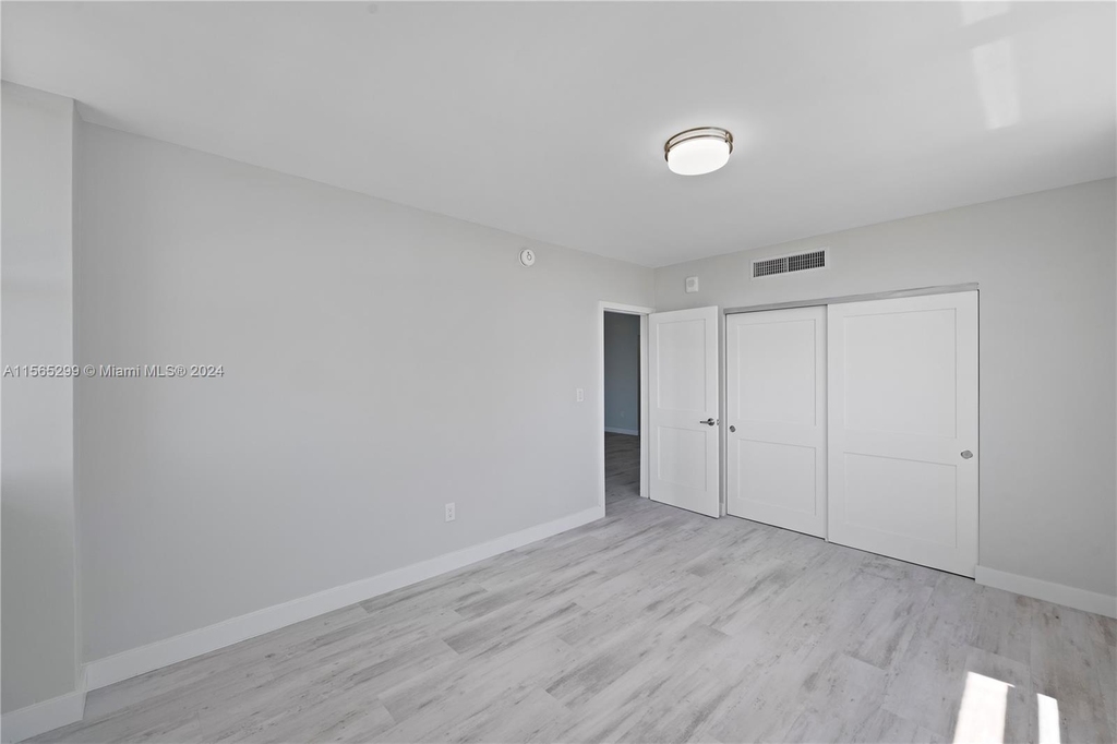 5001 Collins Ave - Photo 15