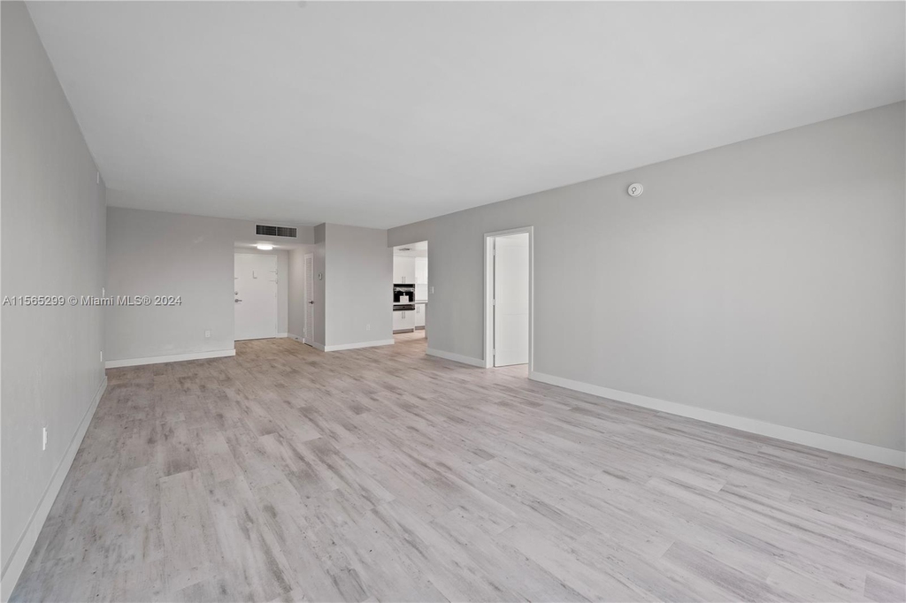 5001 Collins Ave - Photo 13