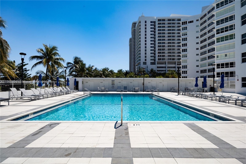 5001 Collins Ave - Photo 4