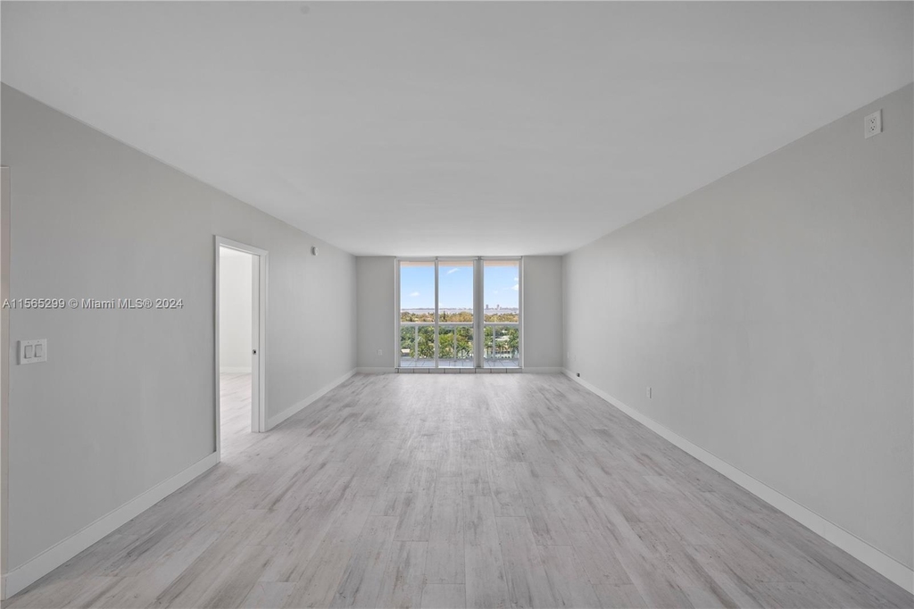 5001 Collins Ave - Photo 22